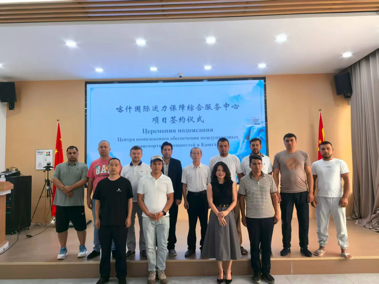 喀交会,姐姐勇闯“男人圈”