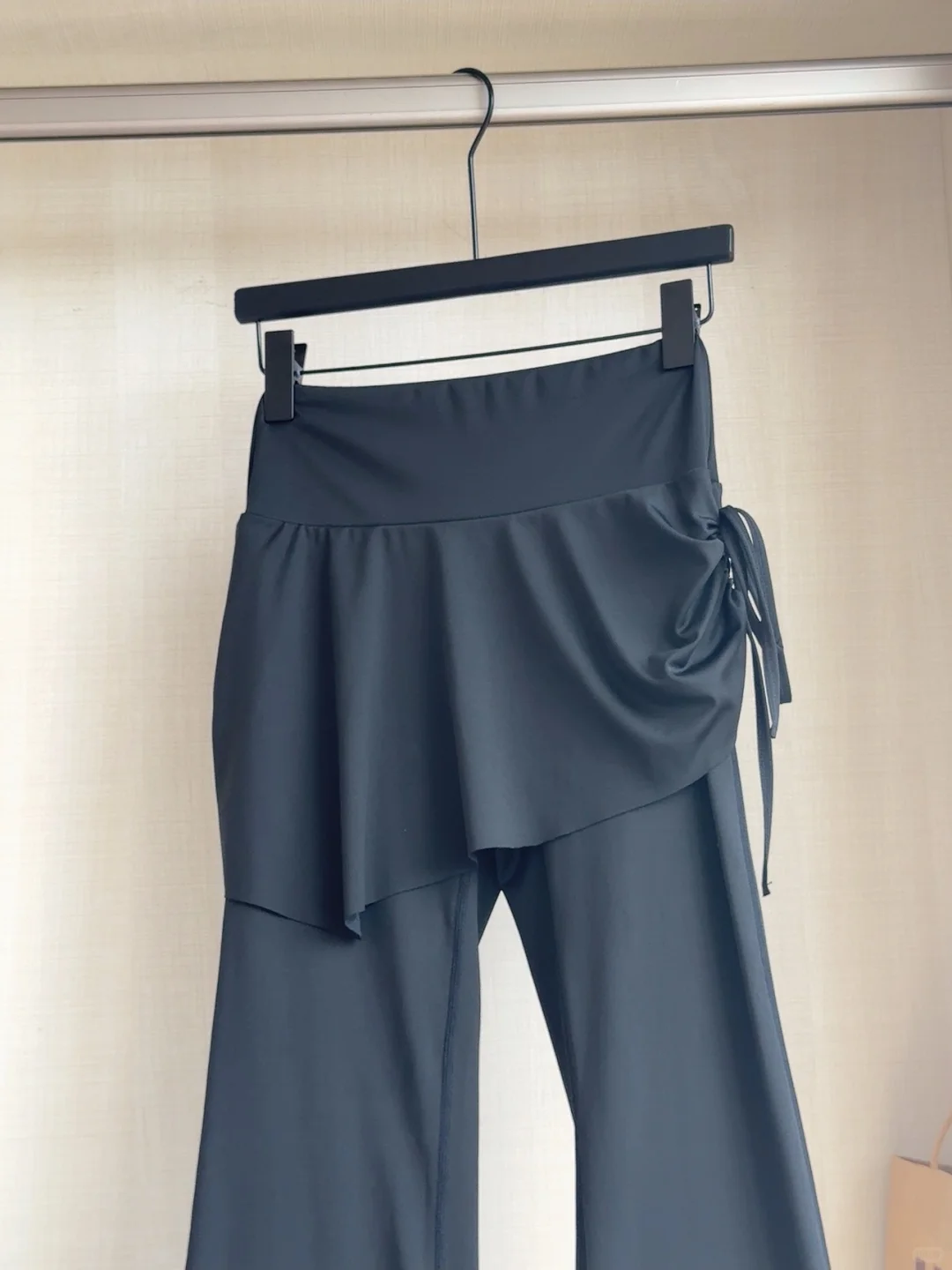 别找了? 35.9的抽皱喇叭裤，遮胯显瘦质感佳