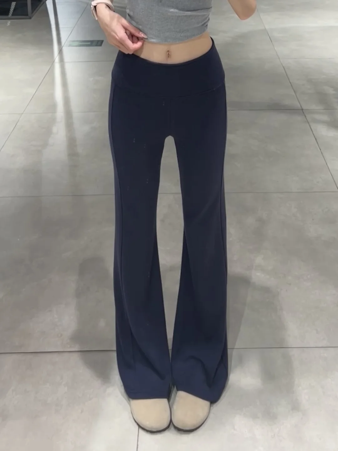 啊啊啊！这条藏青瑜伽裤我真的疯狂安利啊啊