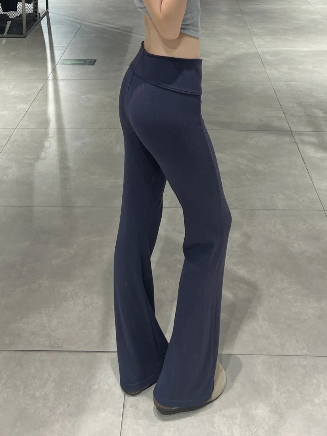 啊啊啊！这条藏青瑜伽裤我真的疯狂安利啊啊