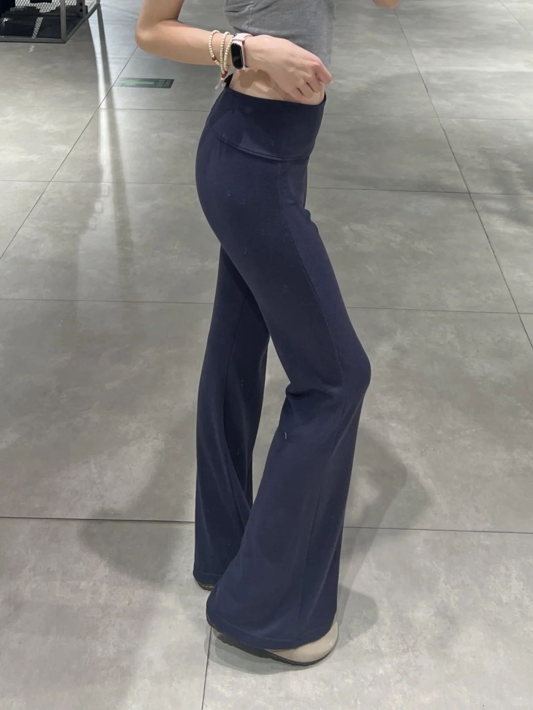 啊啊啊！这条藏青瑜伽裤我真的疯狂安利啊啊