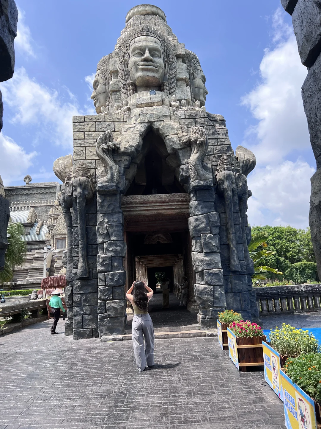 热辣辣的? 中暑前一刻 拍几张?