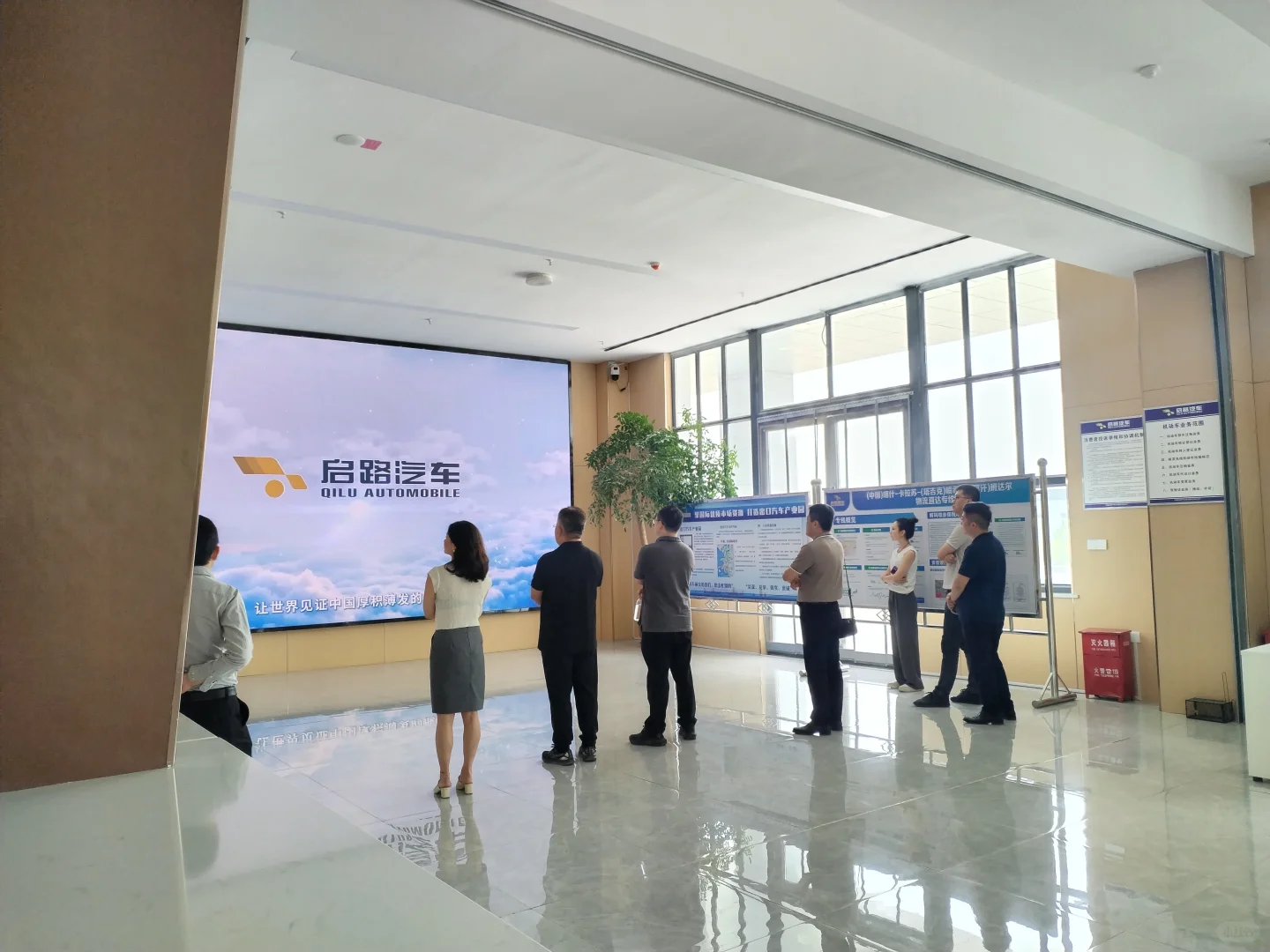 喀交会,姐姐勇闯“男人圈”