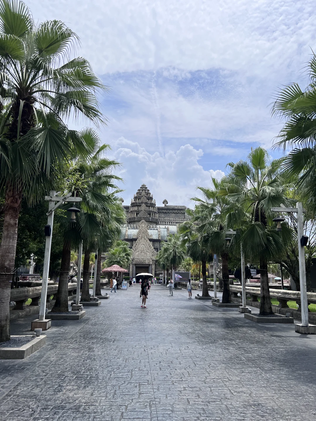 热辣辣的? 中暑前一刻 拍几张?