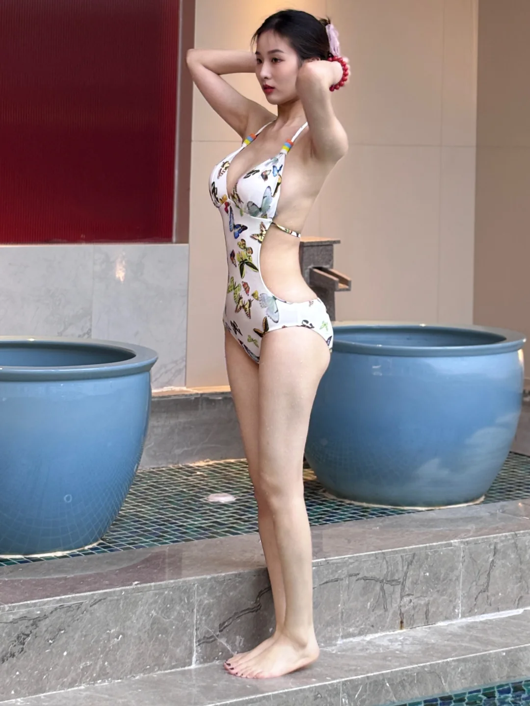 氤氲里做“发光花蝴蝶”