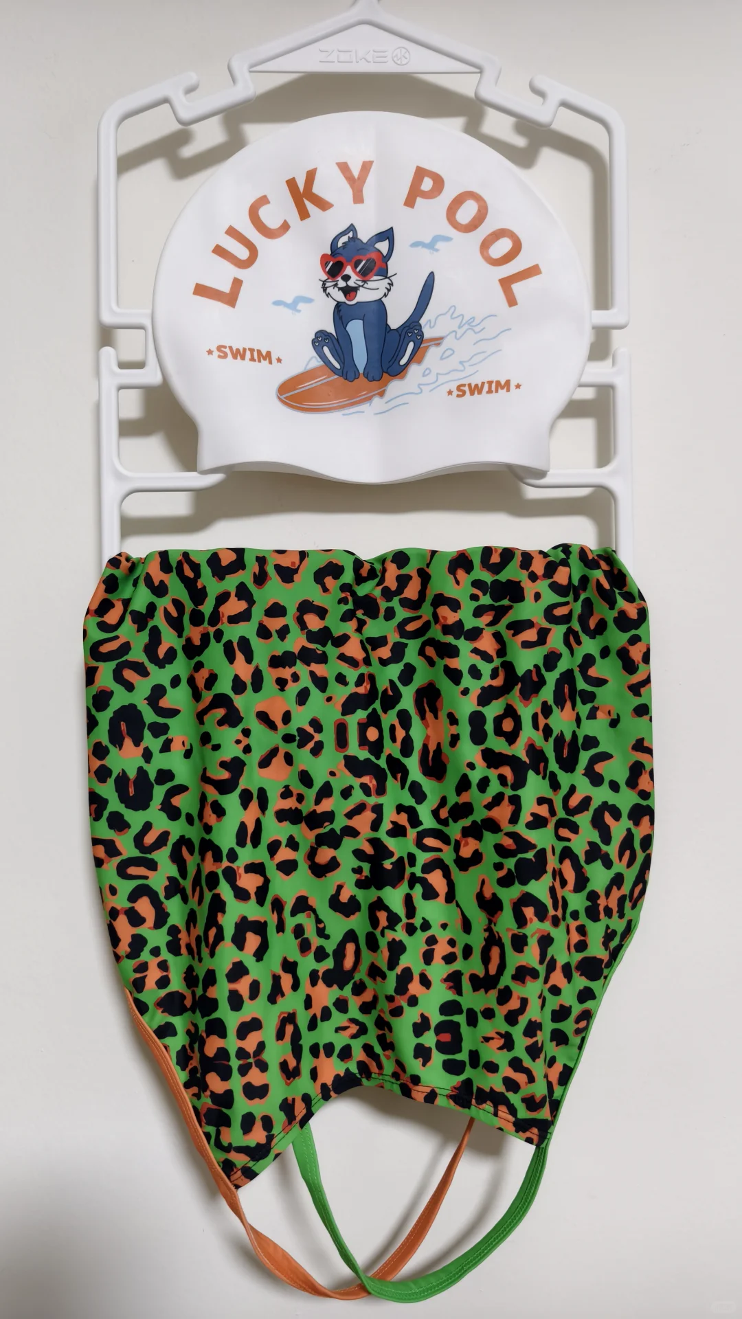 竞速泳衣分享,穿得很彩但游得很菜