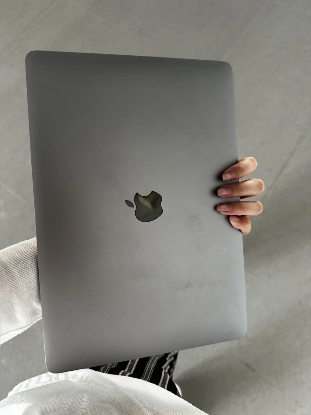 很快就失去了穿衣自由