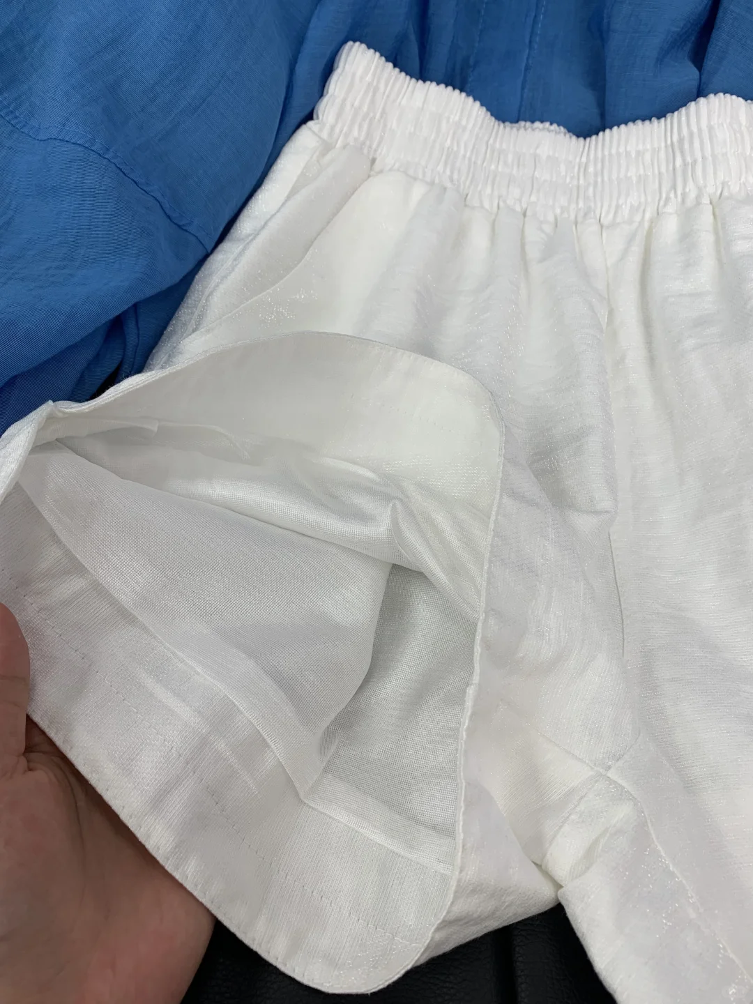 超爱我的这条白色短裤！完全不透！