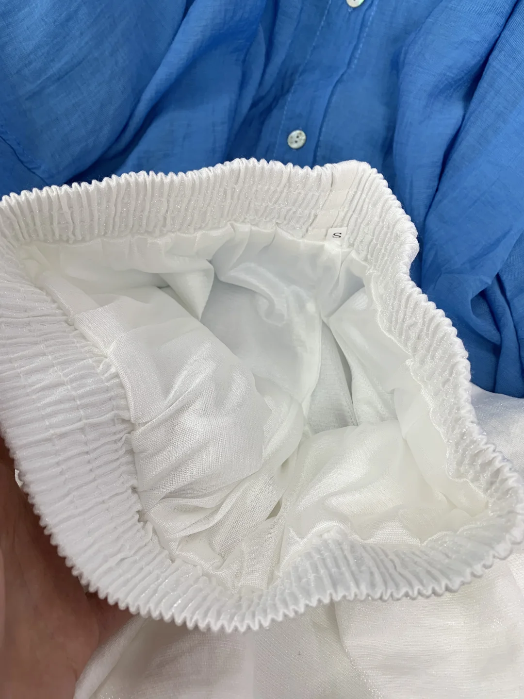 超爱我的这条白色短裤！完全不透！