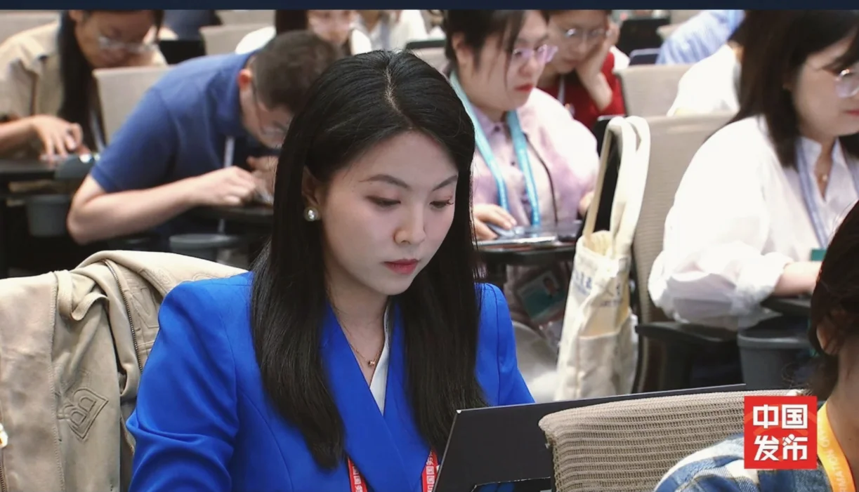 今日份跑会工作照?