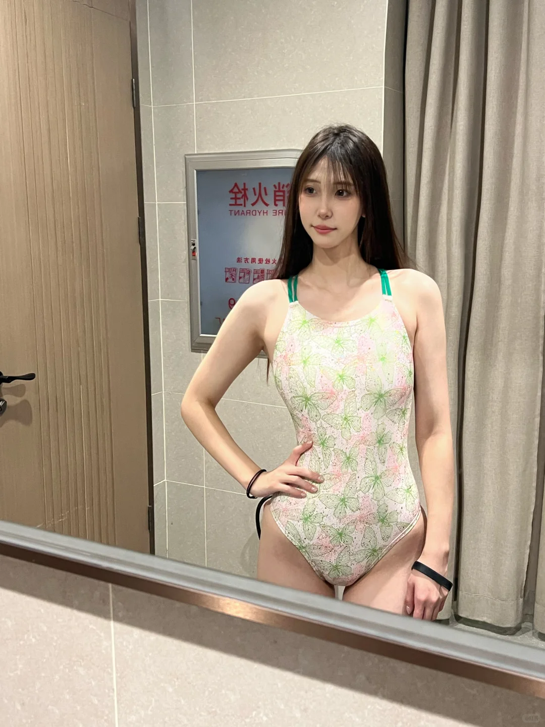 谁来和05女大一起游泳⁉️⁉️⁉️