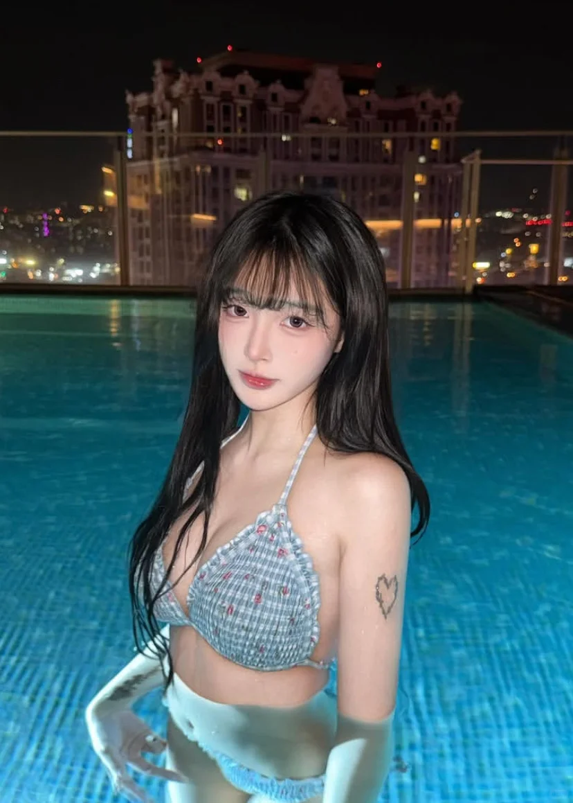 能降温的不止有泳池?还有她?