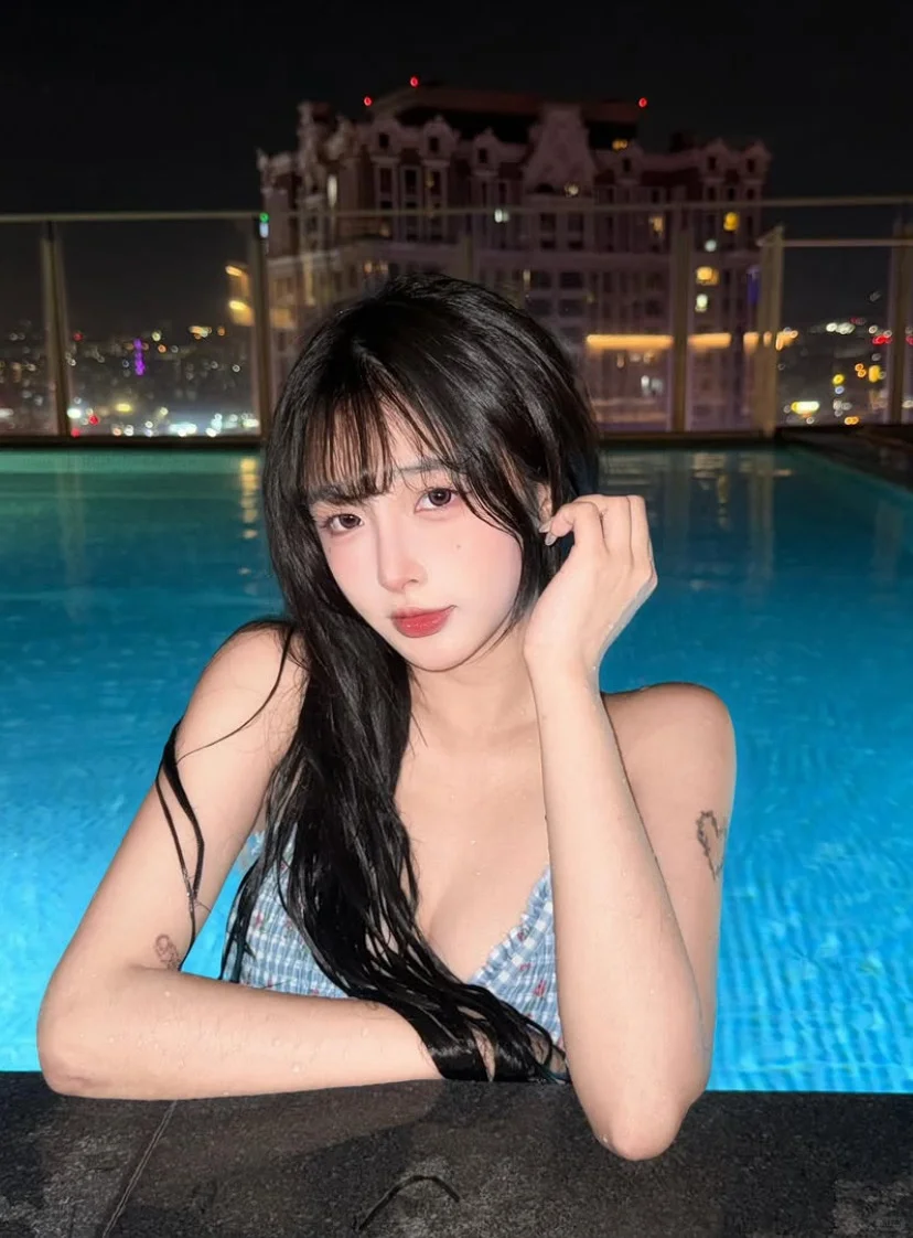 能降温的不止有泳池?还有她?