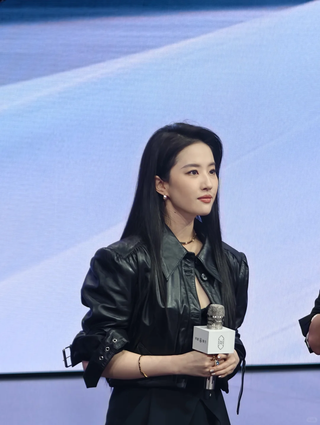 华为发布会拍摄的神仙姐姐