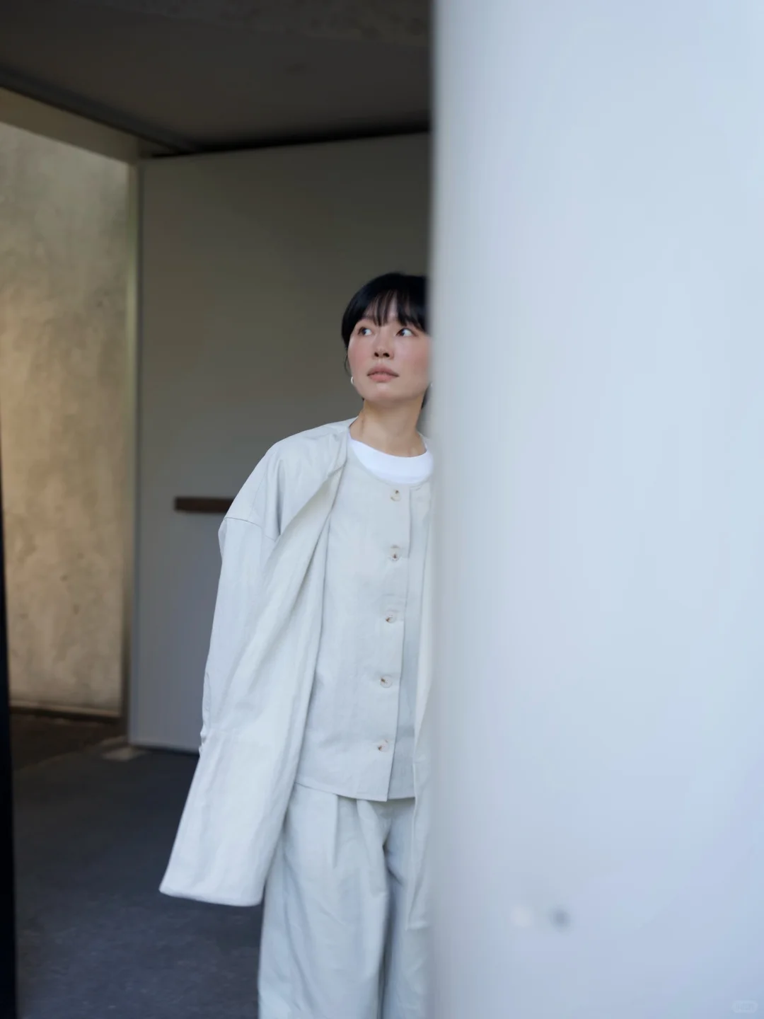 穿衣在前 ，自由在后