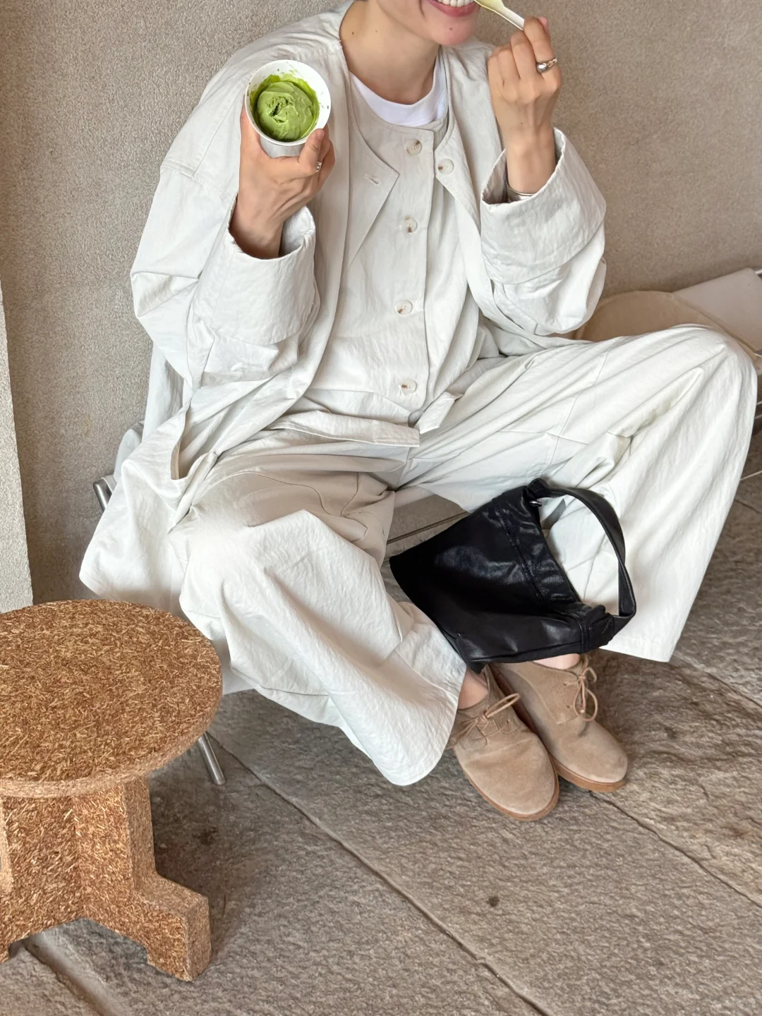 穿衣在前 ，自由在后