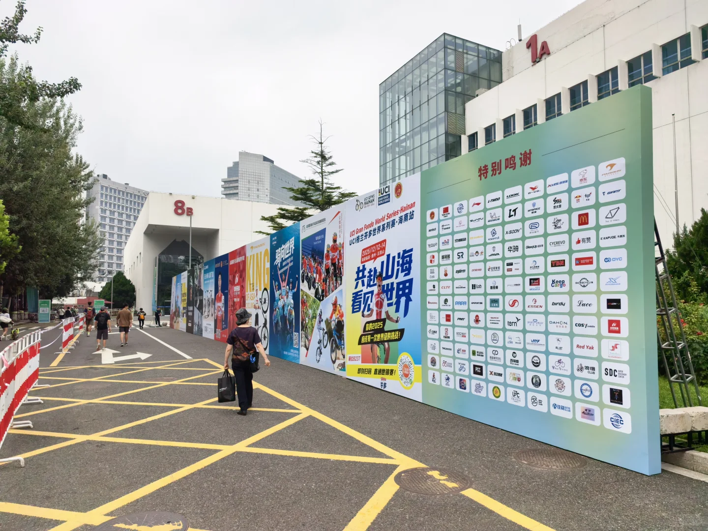 快来国展馆参加打卡领奖品吧