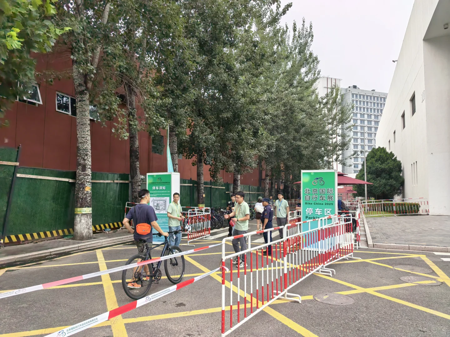 快来国展馆参加打卡领奖品吧