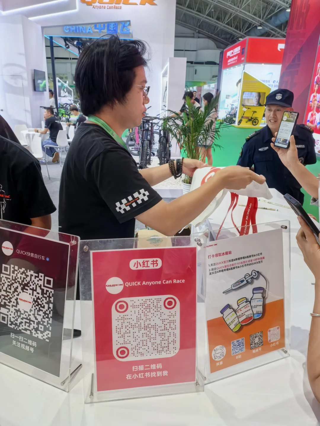 快来国展馆参加打卡领奖品吧