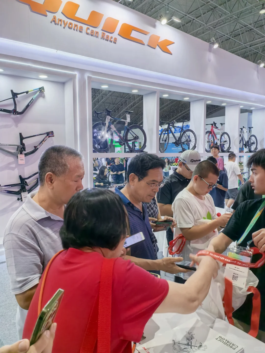 快来国展馆参加打卡领奖品吧