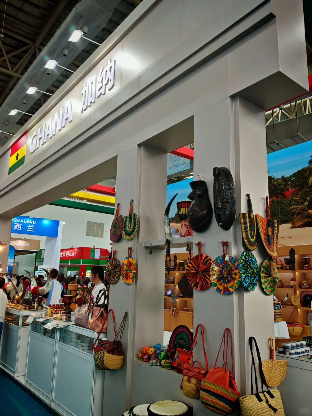 不同国家 风格迥异的展区 好好逛！