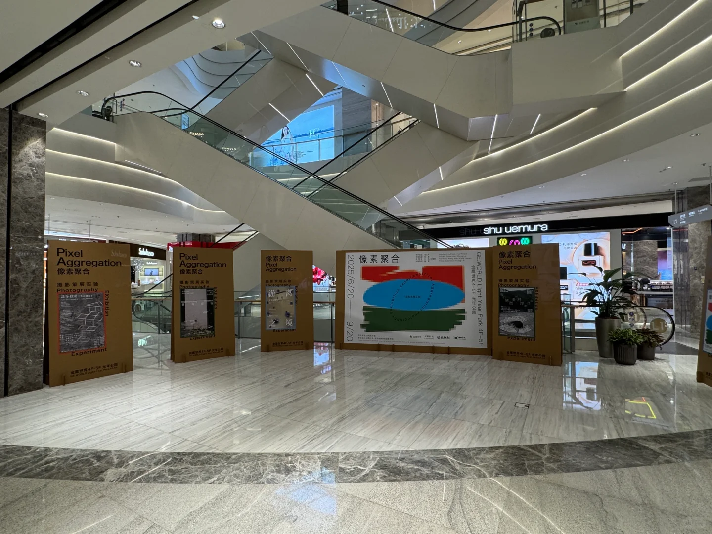 像素聚合摄影策展实验?
