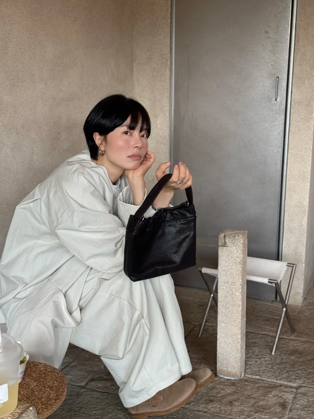 穿衣在前 ，自由在后