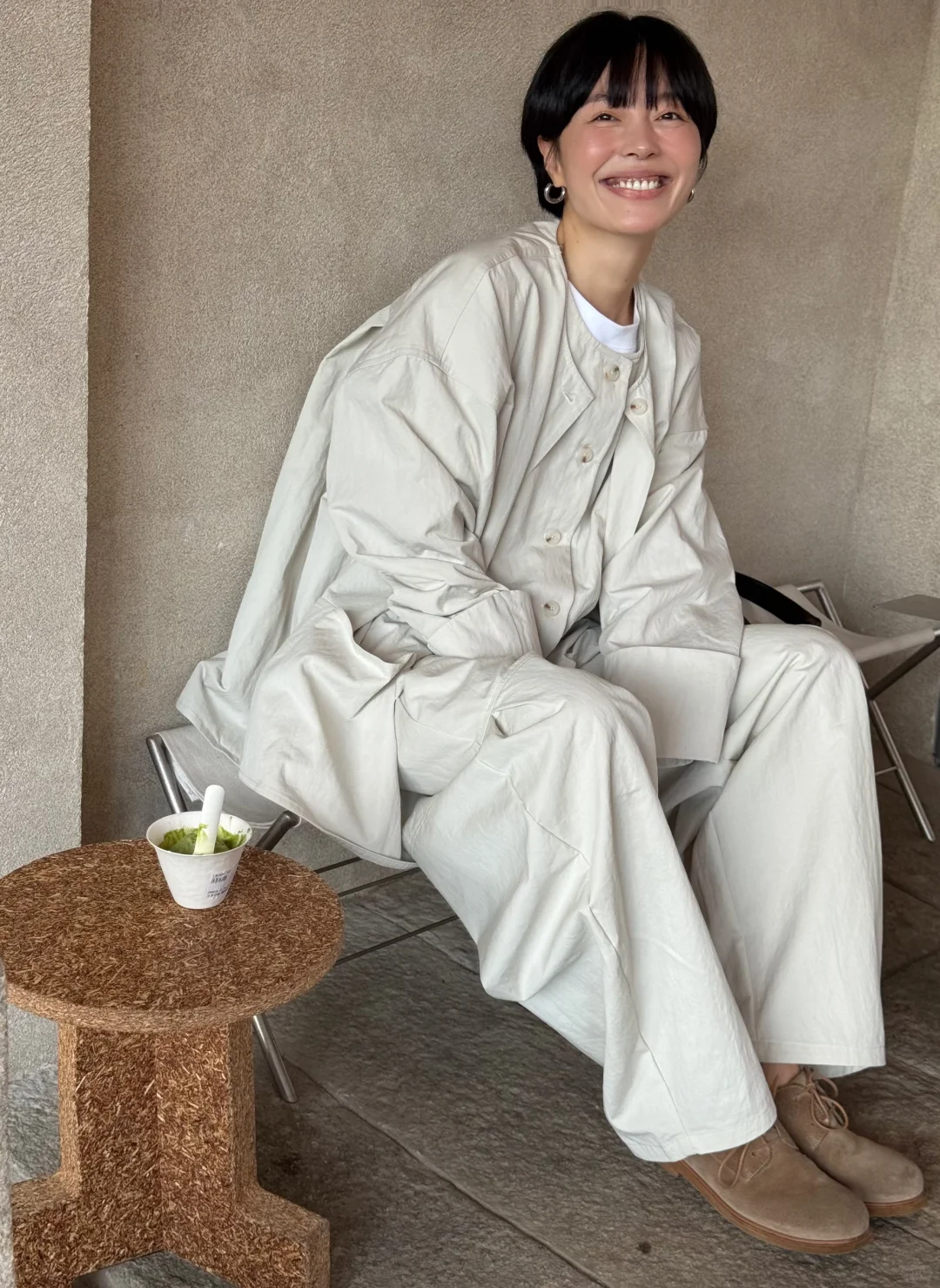 穿衣在前 ，自由在后