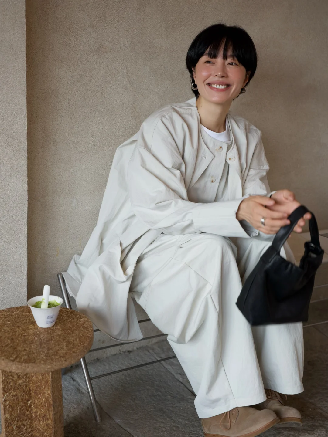 穿衣在前 ，自由在后