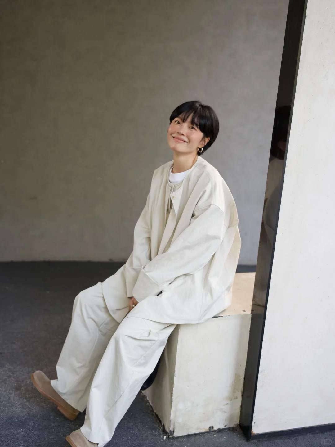 穿衣在前 ，自由在后