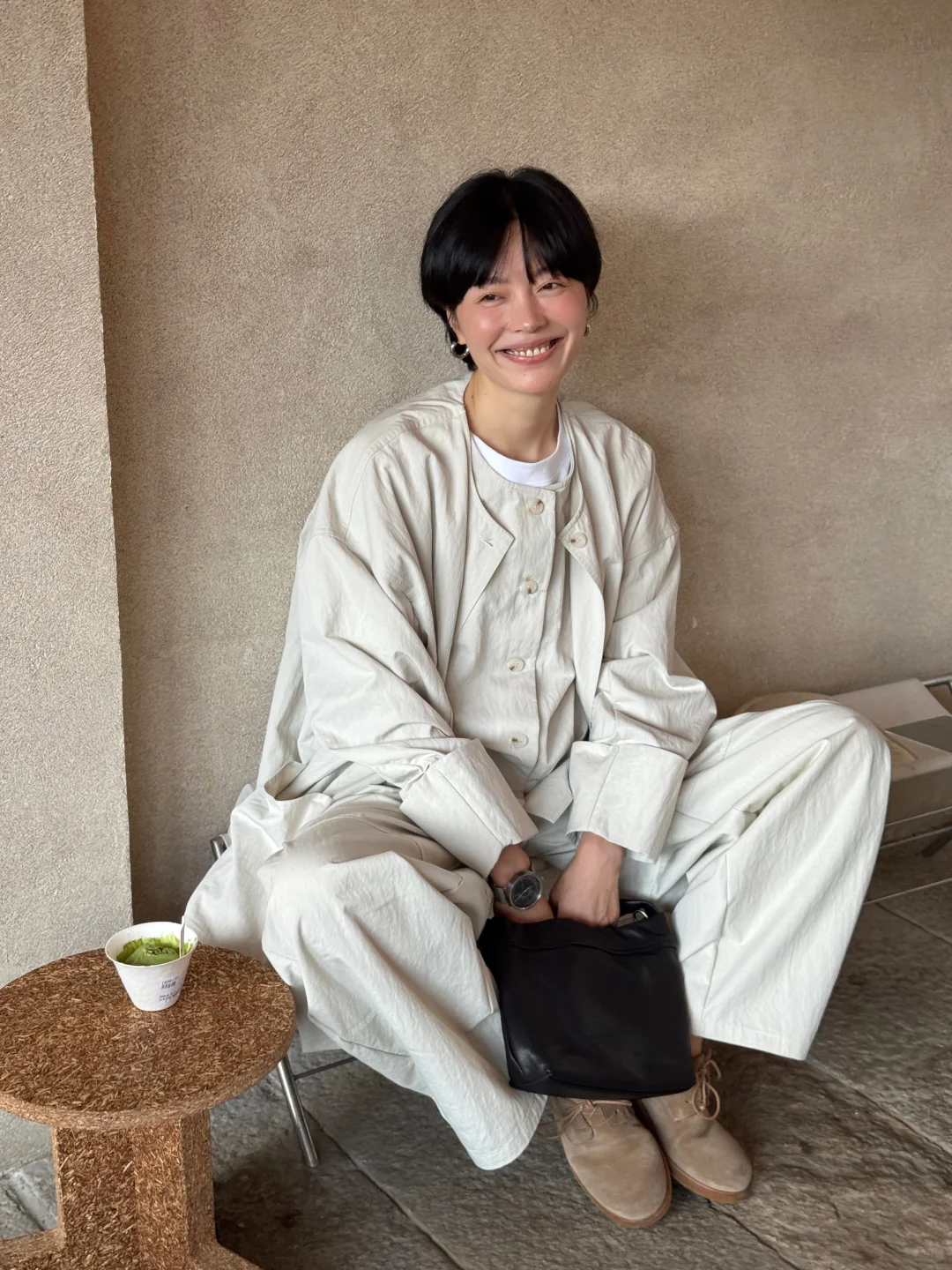 穿衣在前 ，自由在后