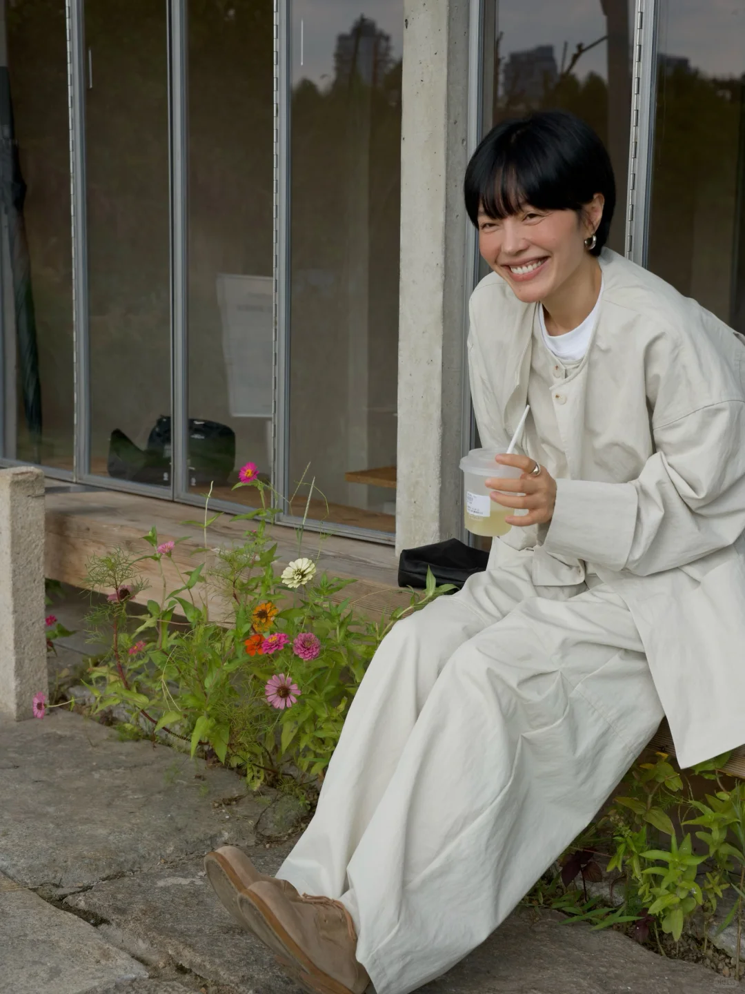 穿衣在前 ，自由在后