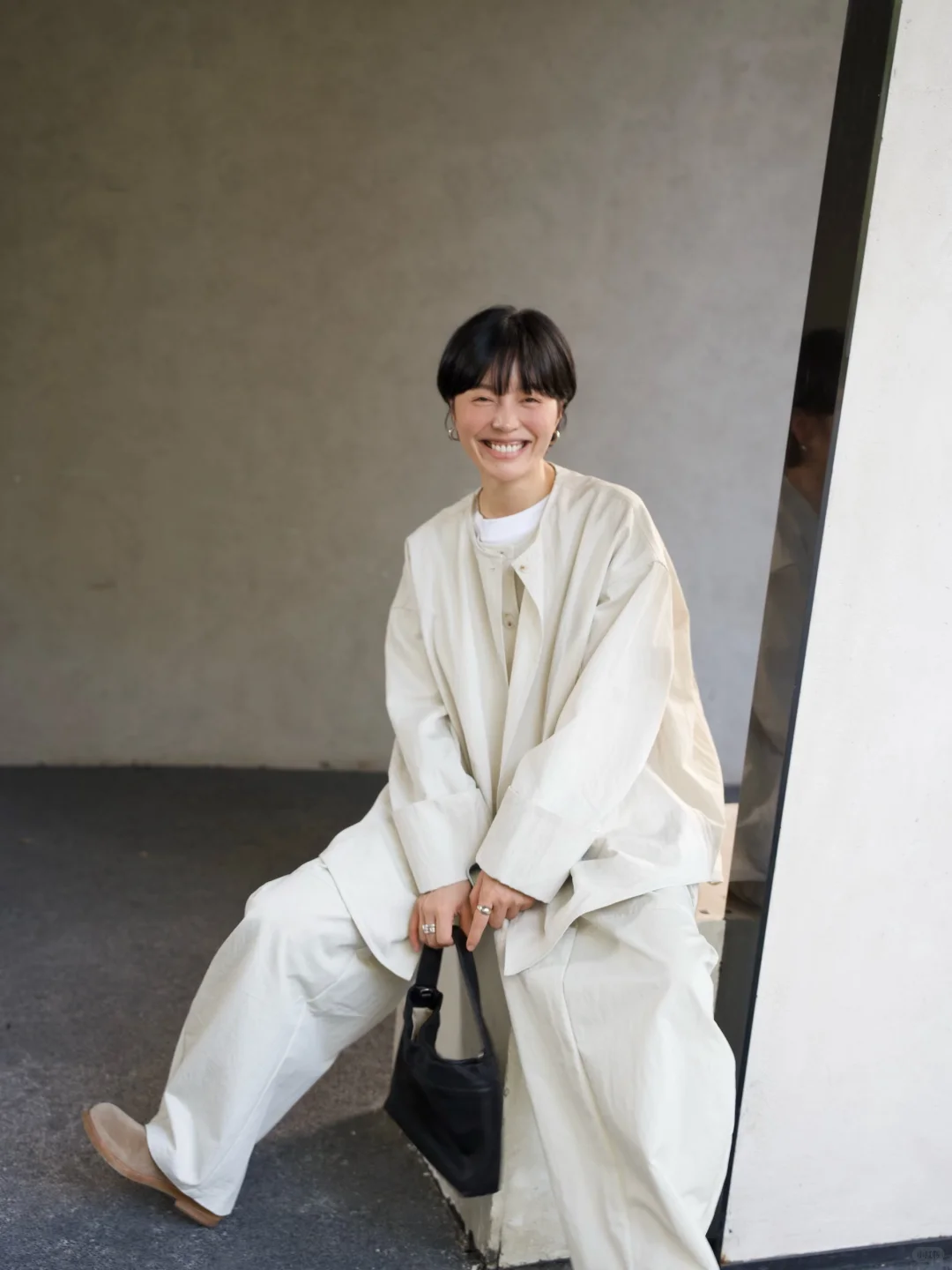 穿衣在前 ，自由在后