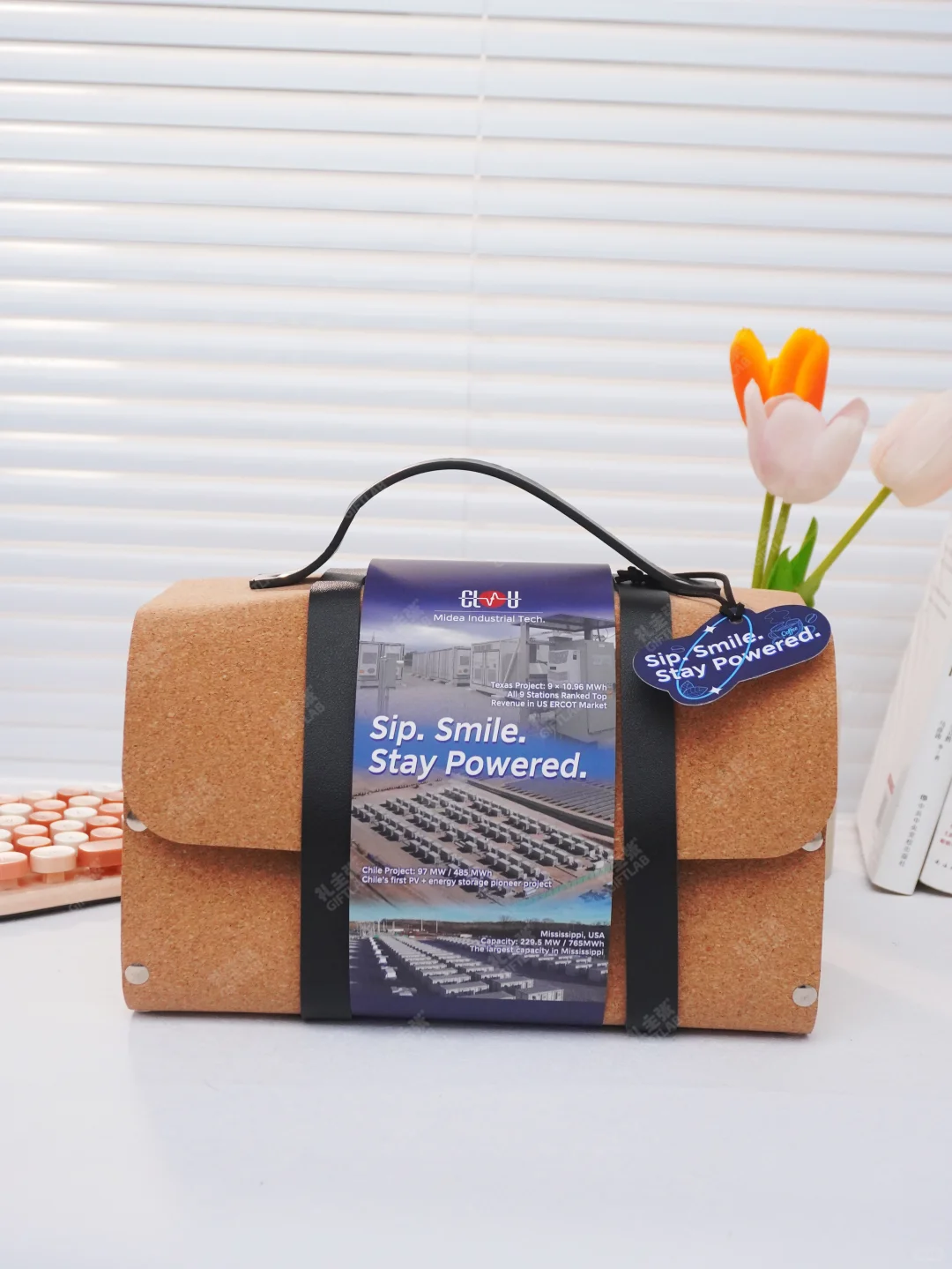 美的新能源海外展会礼，把松弛感装进软木?