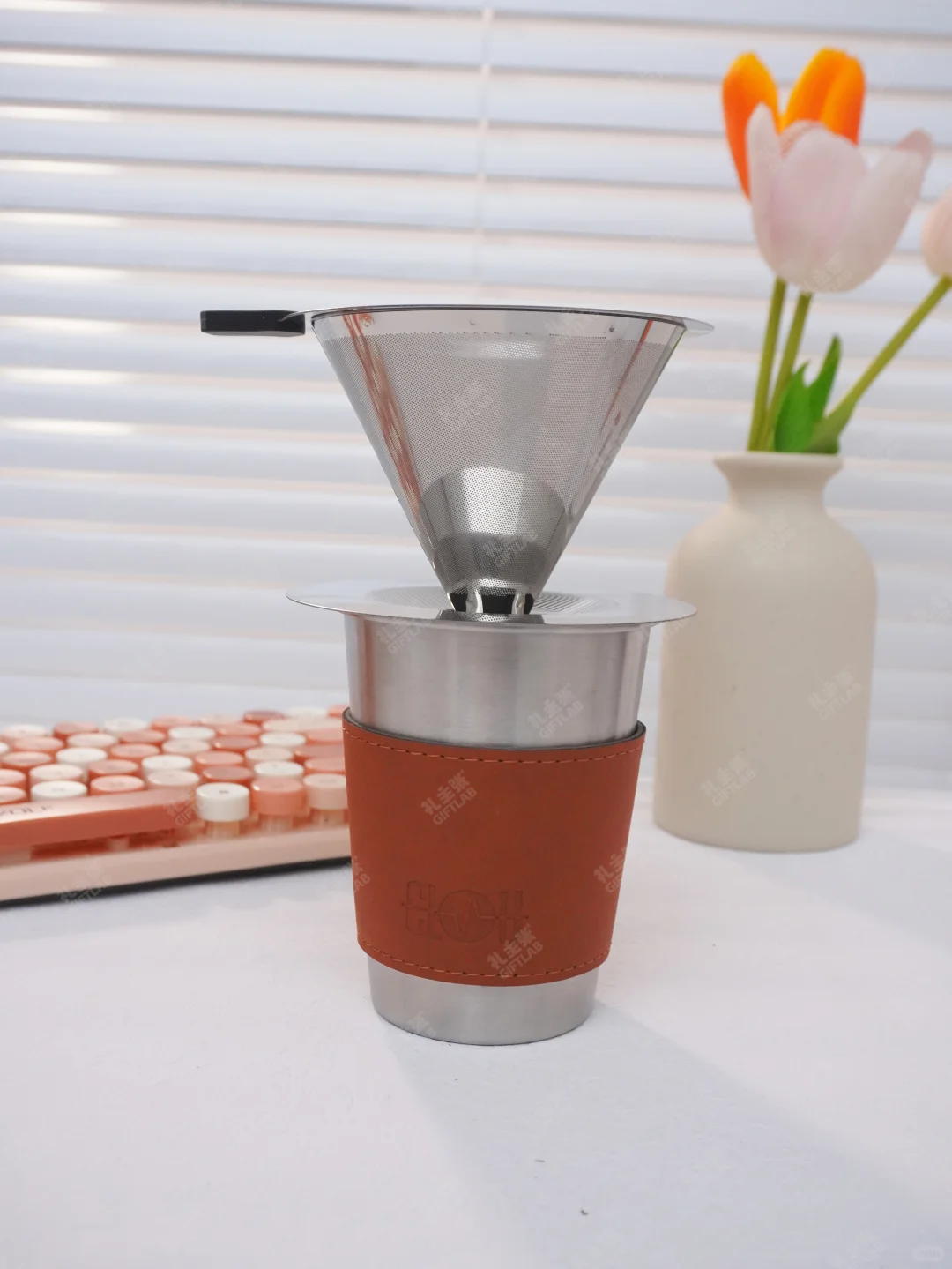 美的新能源海外展会礼，把松弛感装进软木?