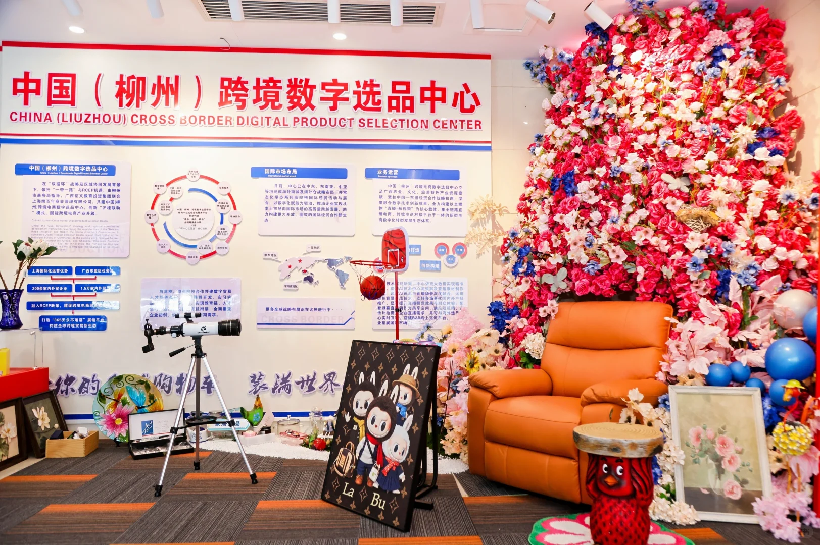 看过来 今天中心真热闹