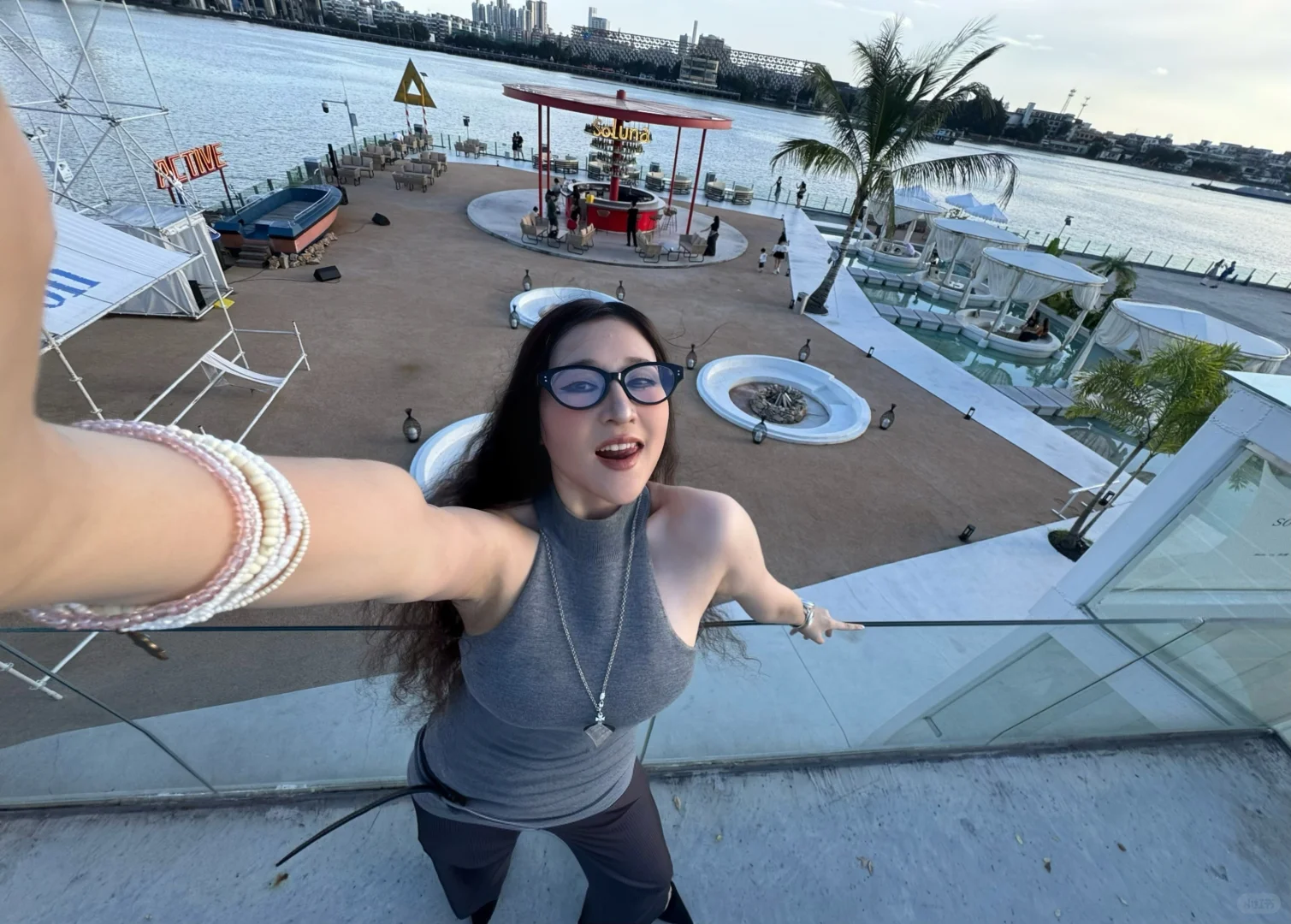 自由 自主 自信 谁管你