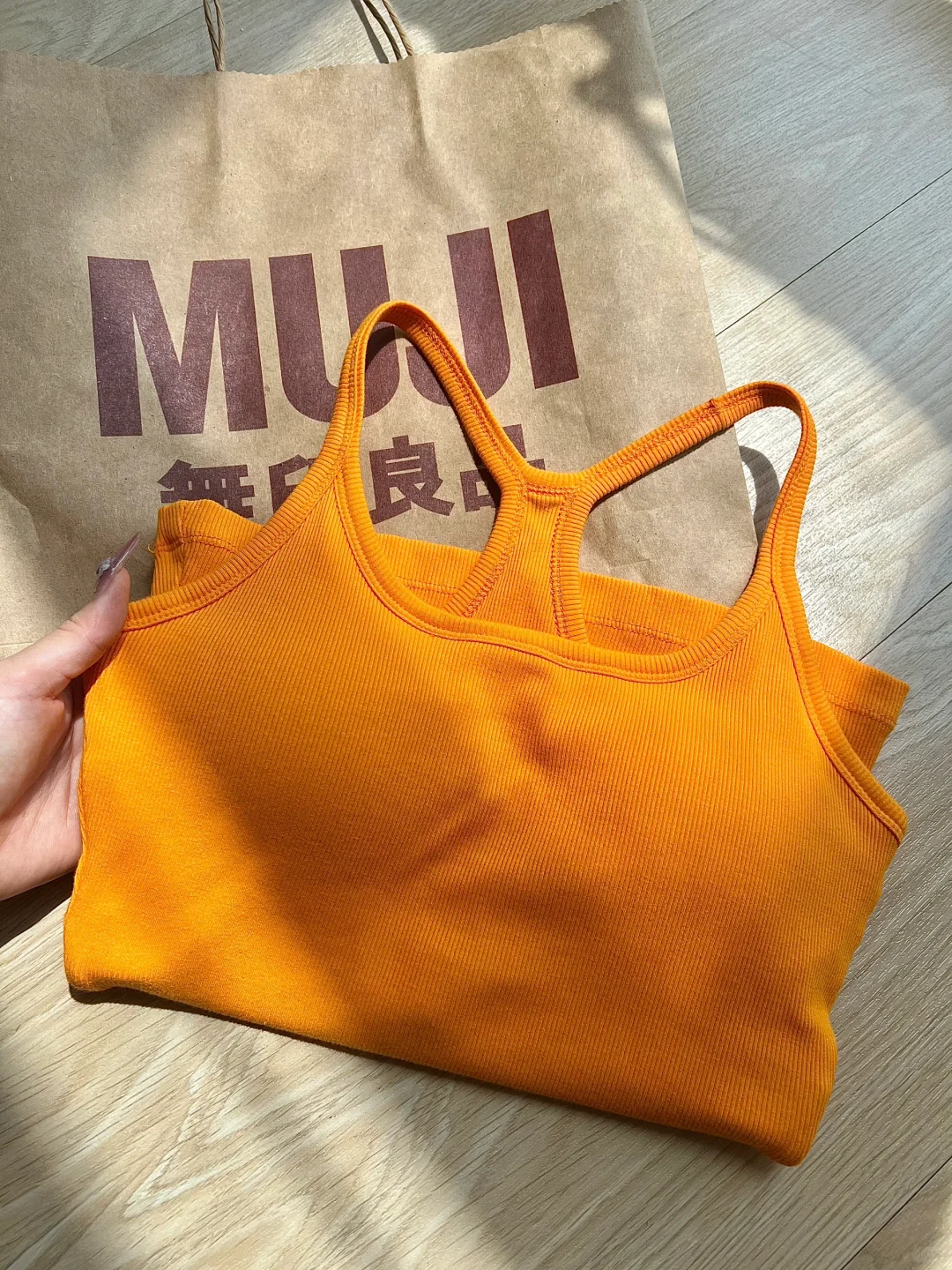 夏天早该这样穿了?不穿内衣真的万岁！！！