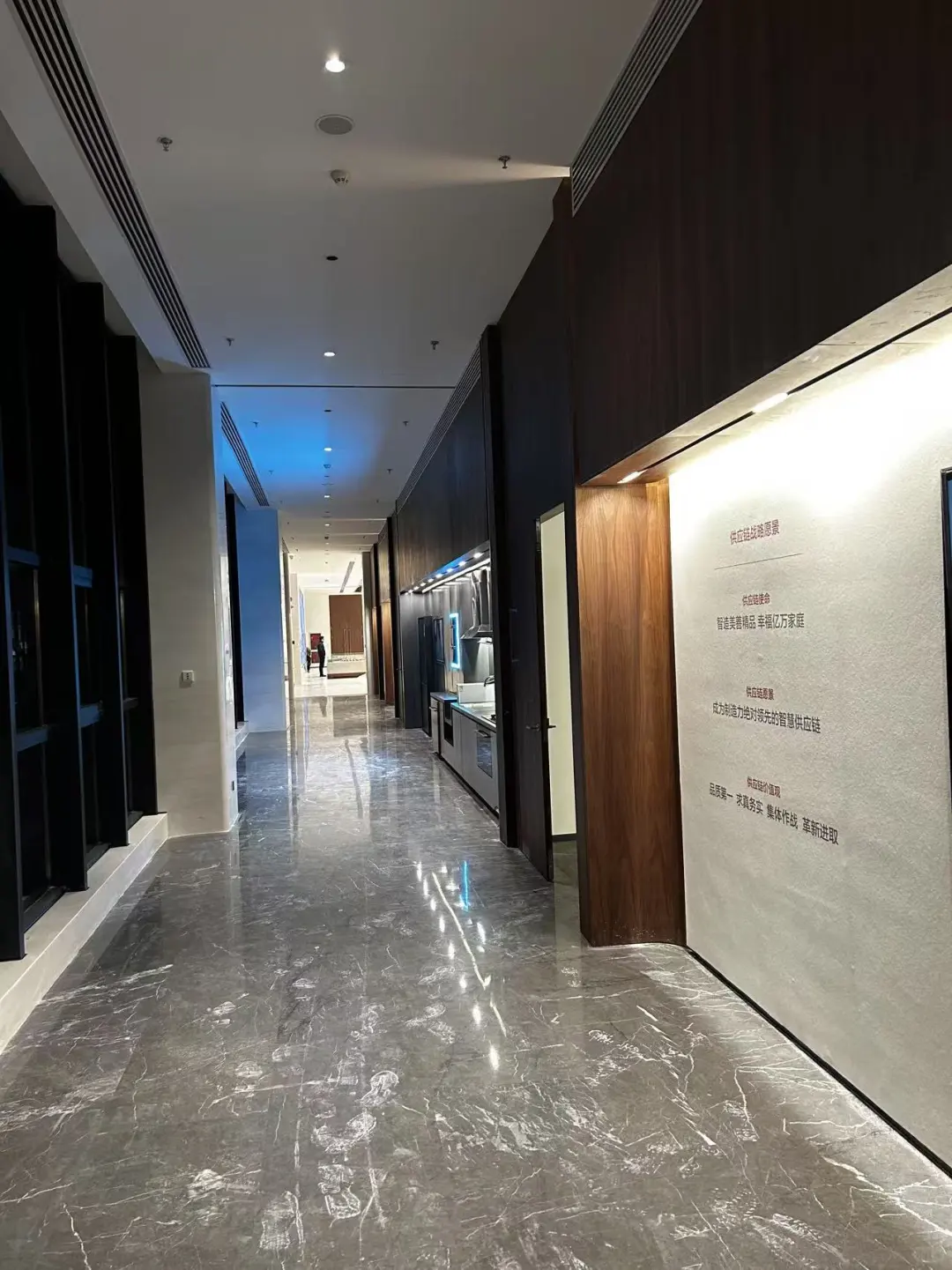 方太未来工厂参观通道，每一处都是纪录片