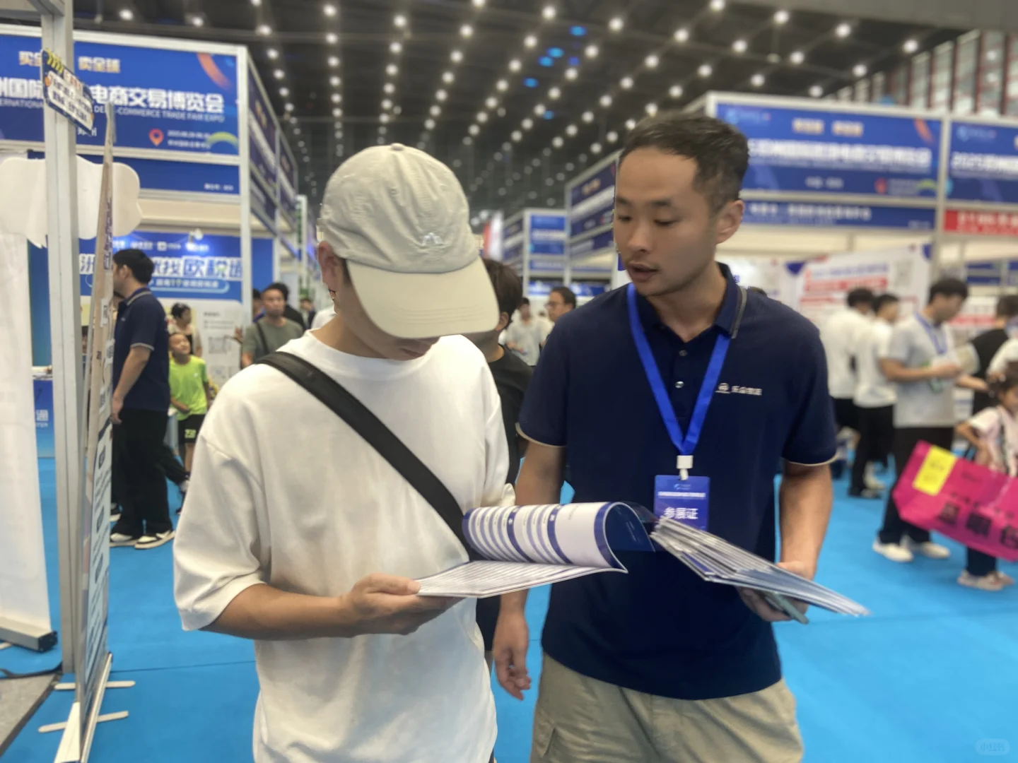 郑州跨交会现场！快来领取精美礼品吧！！