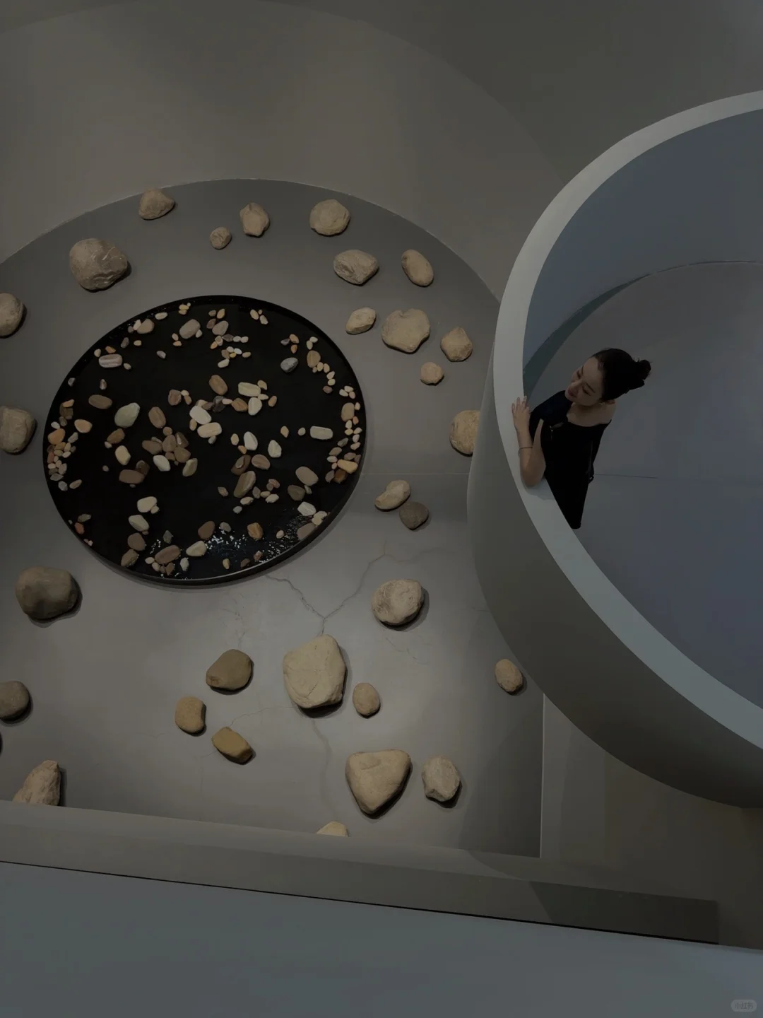 36w孕晚期带崽看展穿搭?重美术馆太好拍了