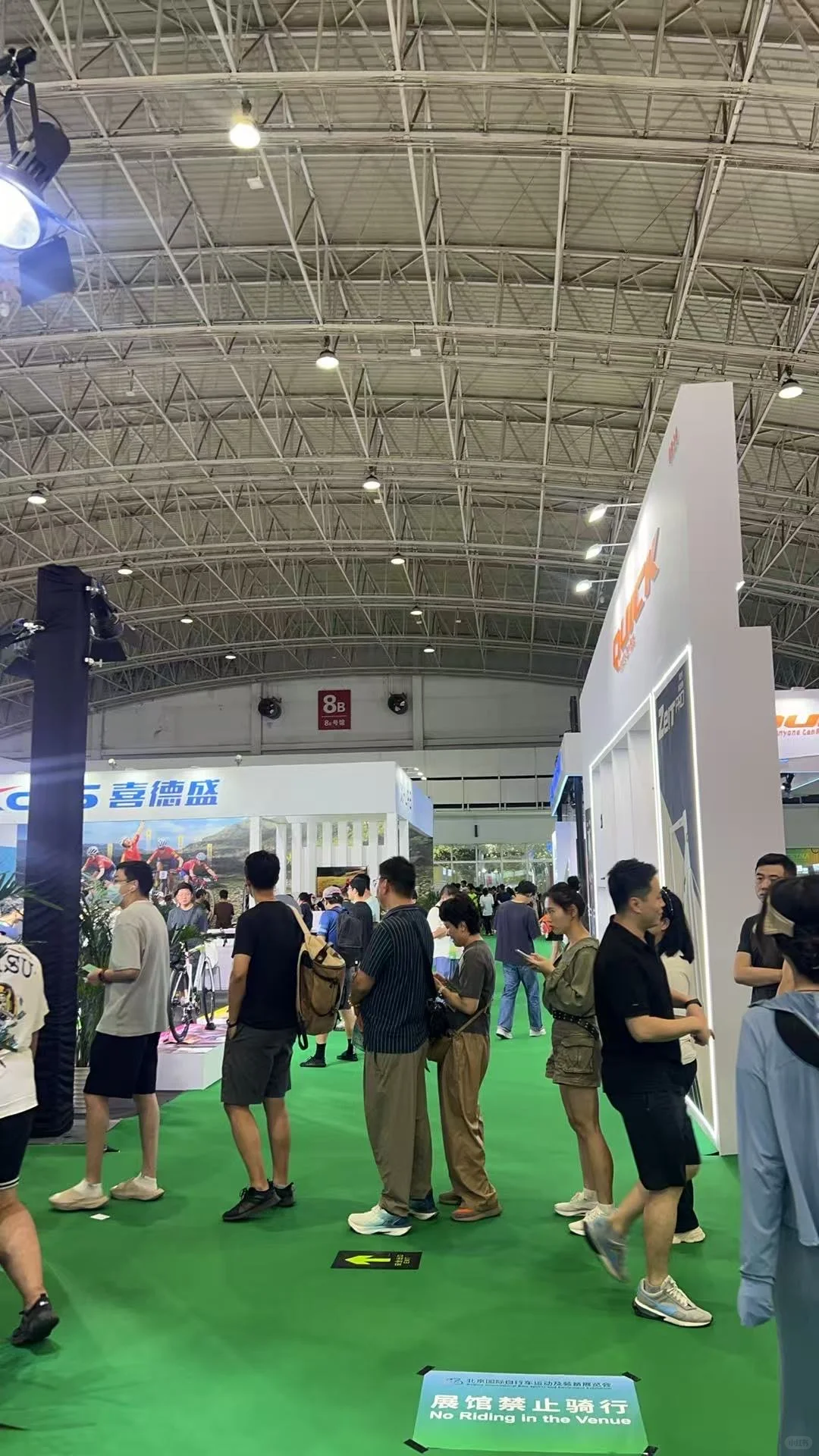 狗狗祟祟来逛展