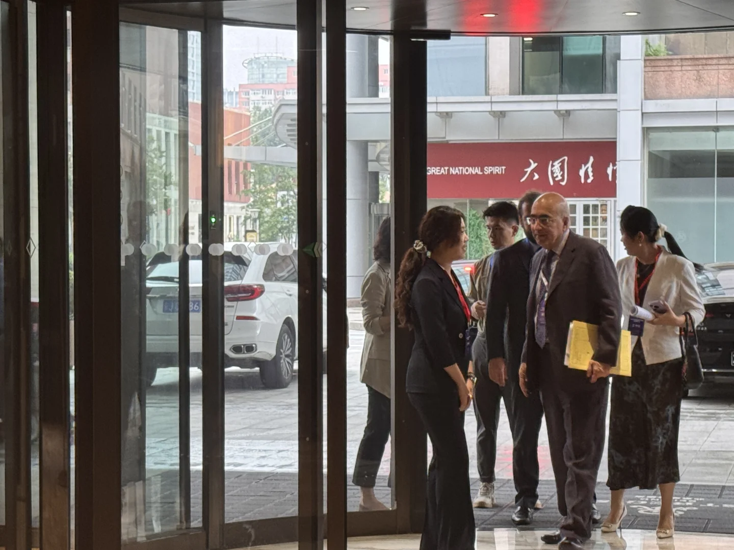 外事专员实习生 实战能力闪耀中拉投资推介