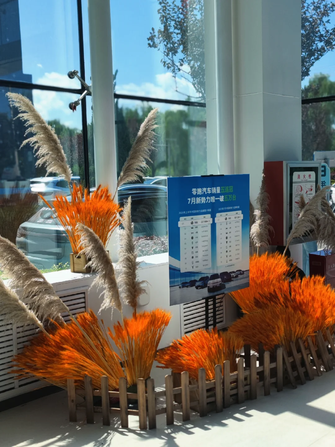 干市场后，疯狂搭建展厅布置