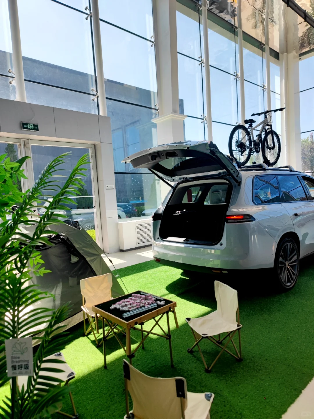 干市场后，疯狂搭建展厅布置