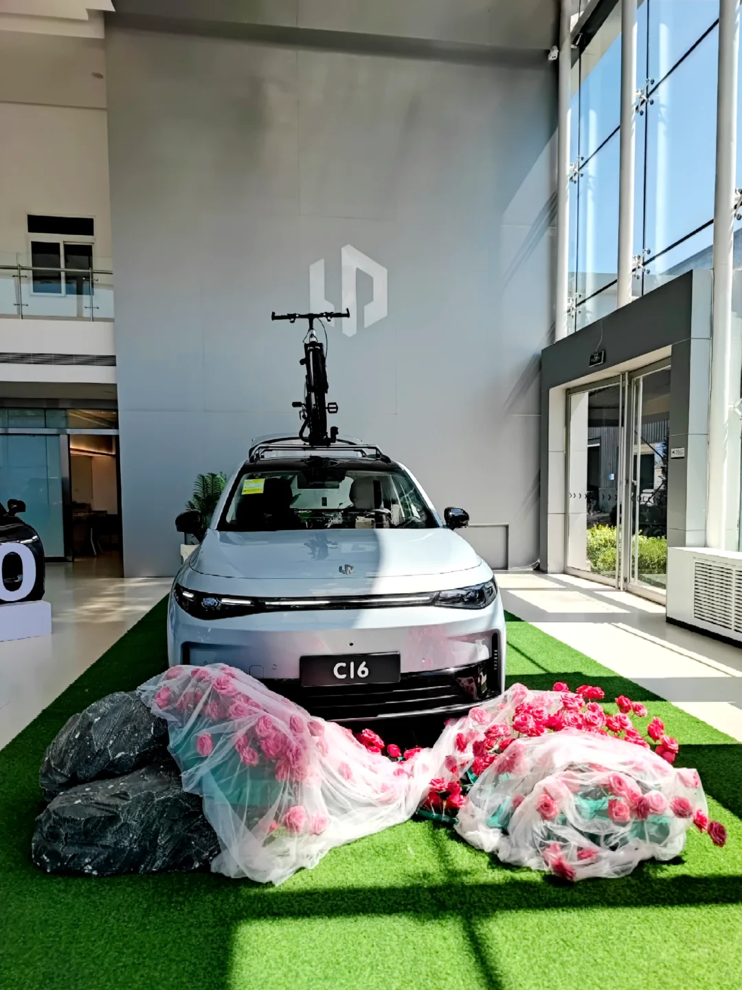 干市场后，疯狂搭建展厅布置