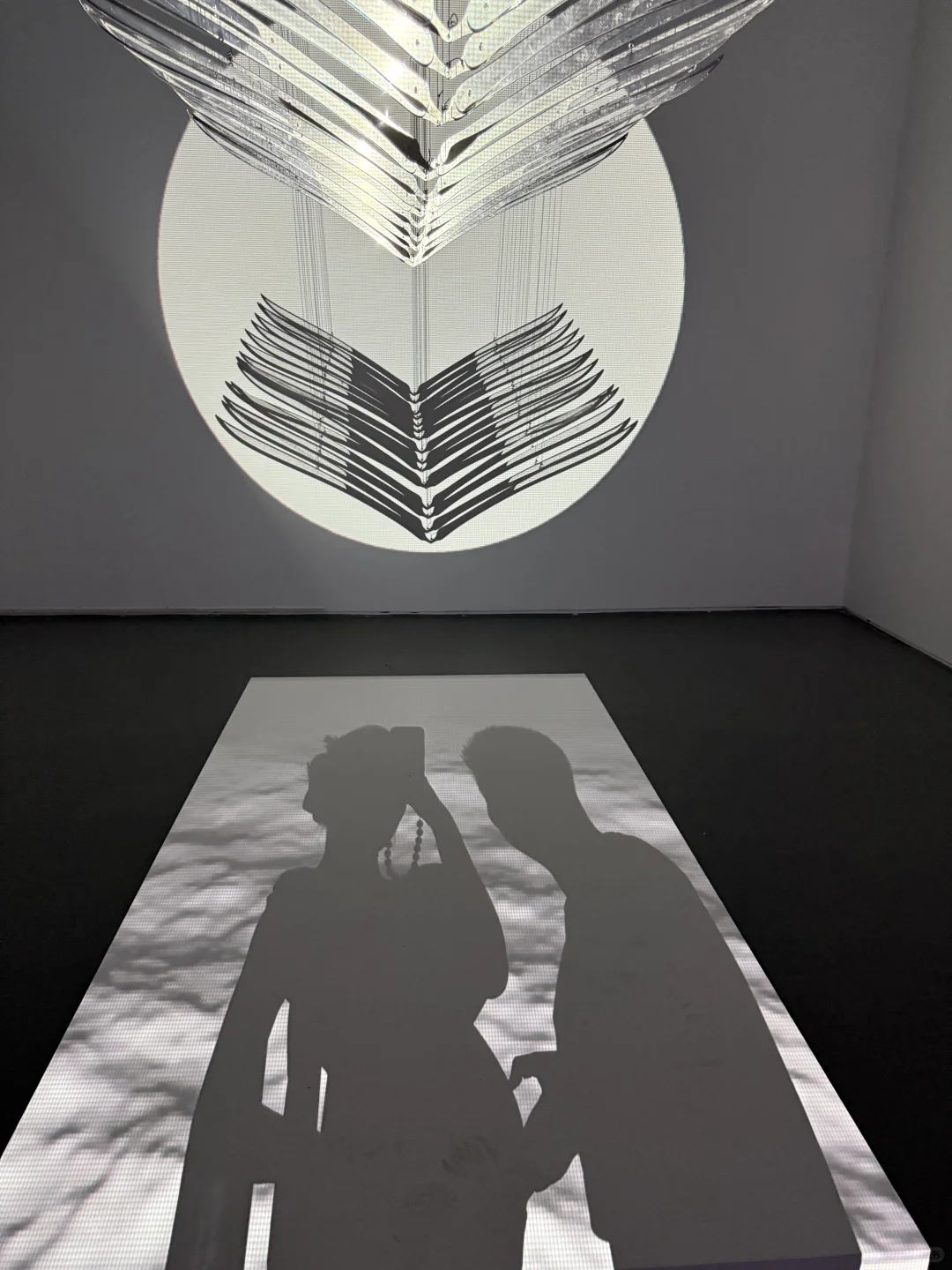 36w孕晚期带崽看展穿搭?重美术馆太好拍了