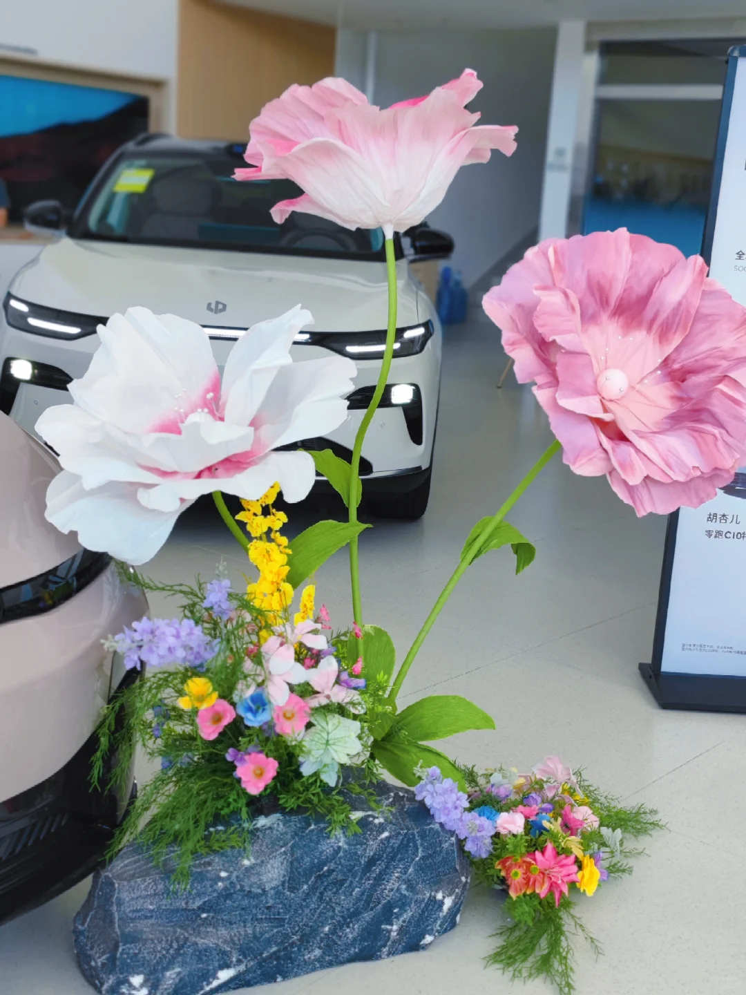 干市场后，疯狂搭建展厅布置