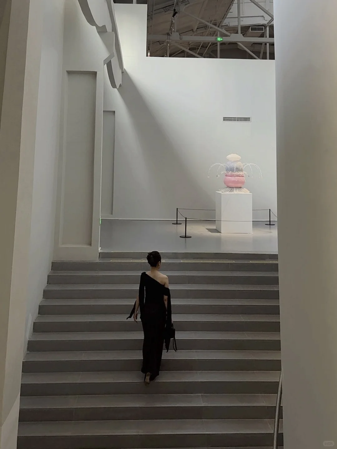 36w孕晚期带崽看展穿搭?重美术馆太好拍了