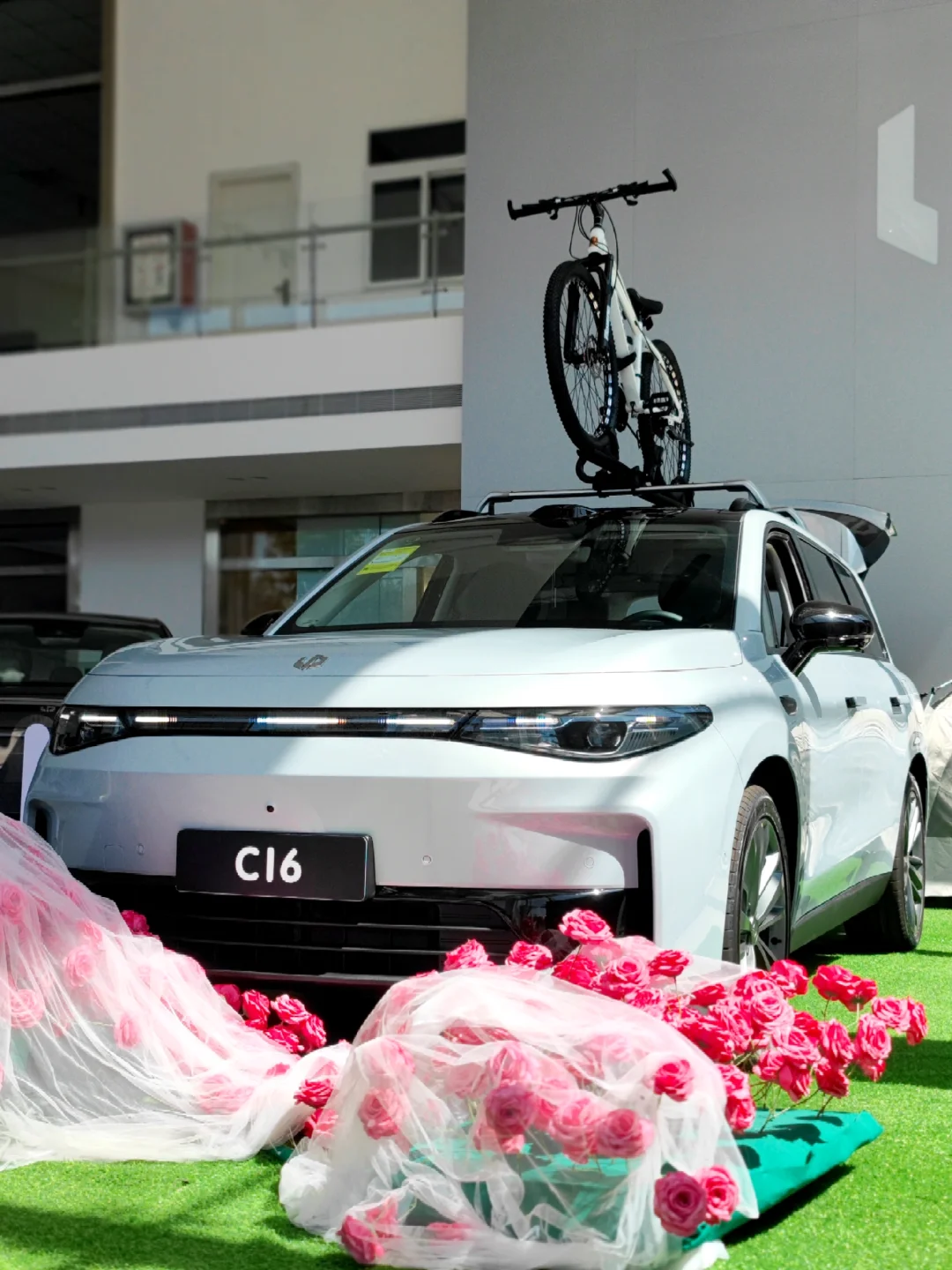 干市场后，疯狂搭建展厅布置